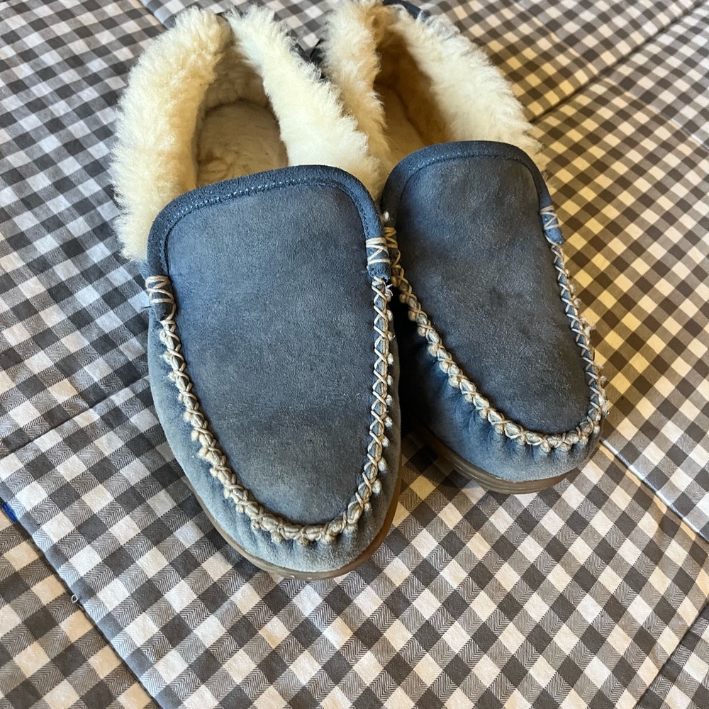 LL Bean Womens 9 Slippers